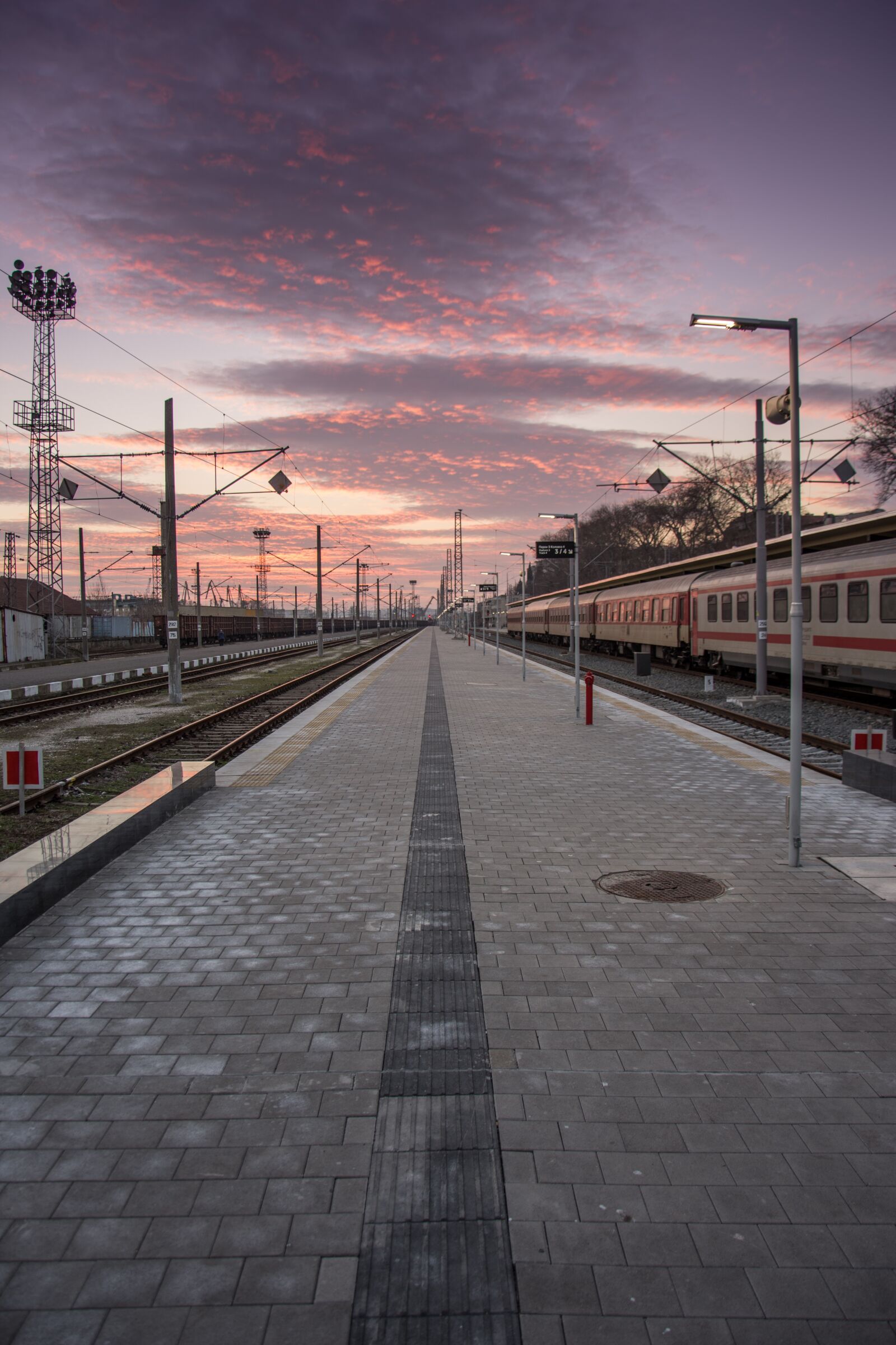 Nikon D7200 sample photo. Train, train station, travel photography