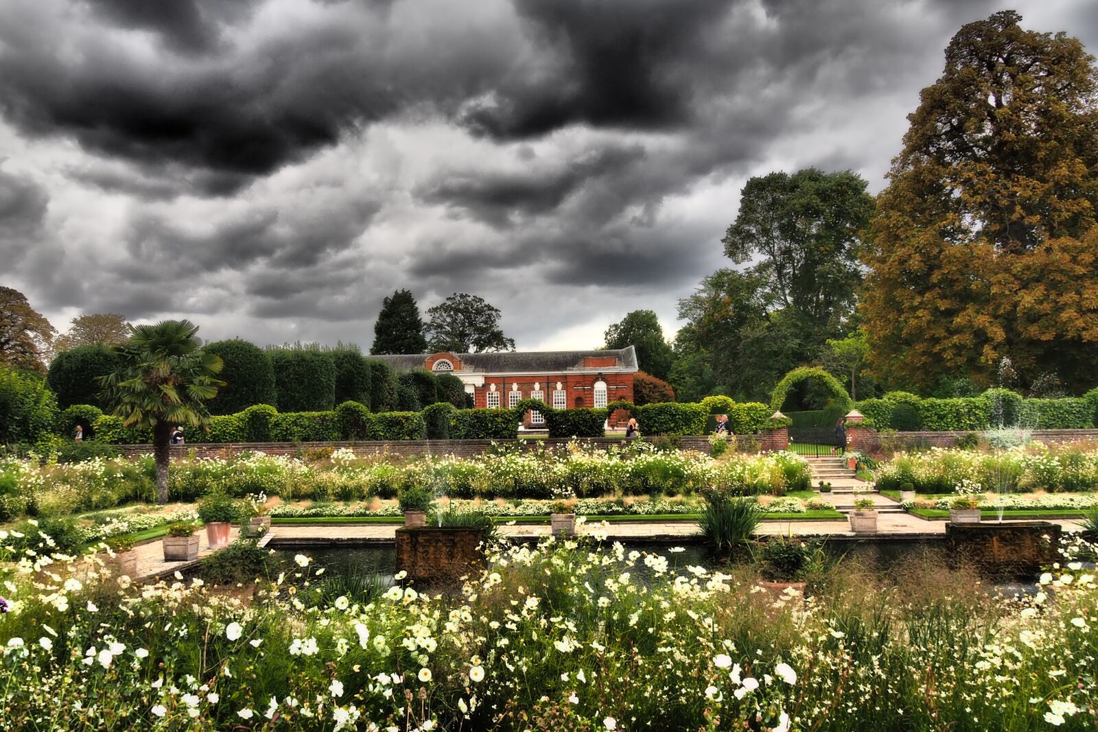Olympus OM-D E-M10 II sample photo. Kensington palace, london, the photography