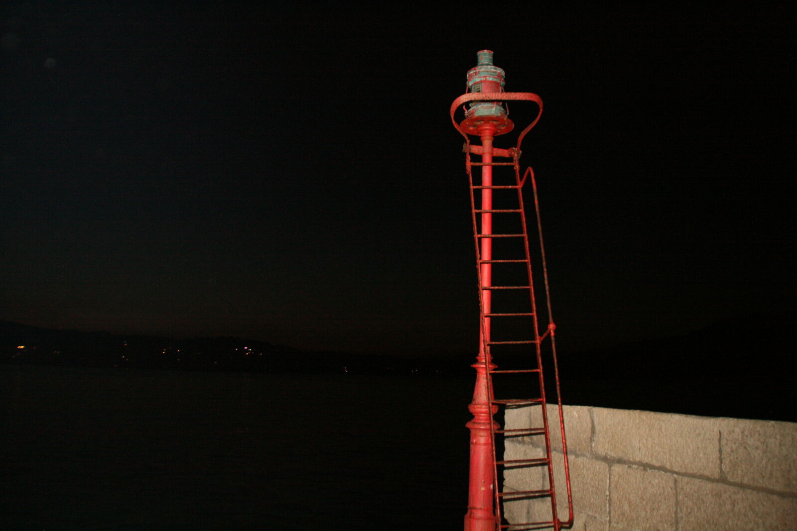 Canon EOS 400D (EOS Digital Rebel XTi / EOS Kiss Digital X) sample photo. Illuminated, tower, at, night photography