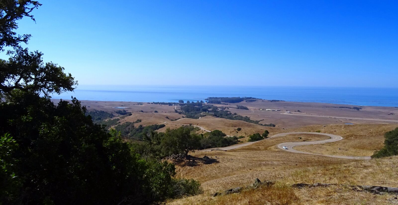 Sony DSC-HX60V sample photo. Serpentine road, view, ocean photography