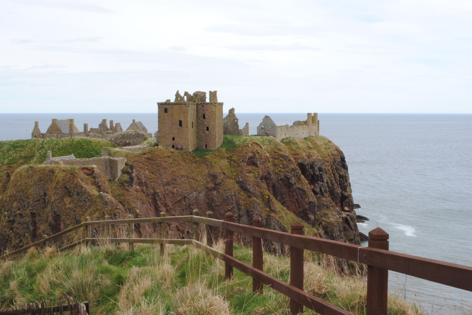 Nikon D3000 sample photo. Castle, scotland, cliff, history photography