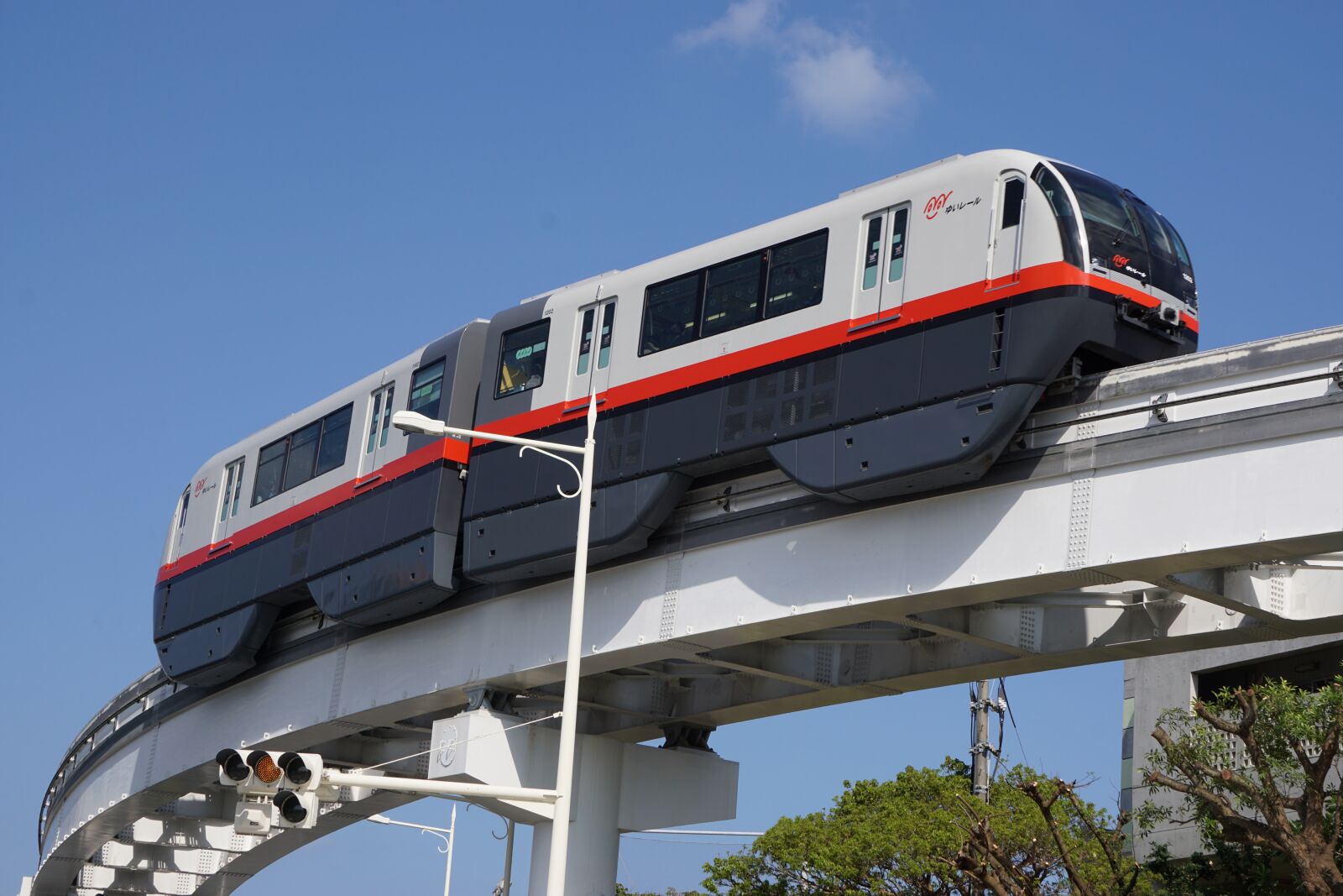 Sony E 55-210mm F4.5-6.3 OSS sample photo. The monorail, okinawa, blue photography