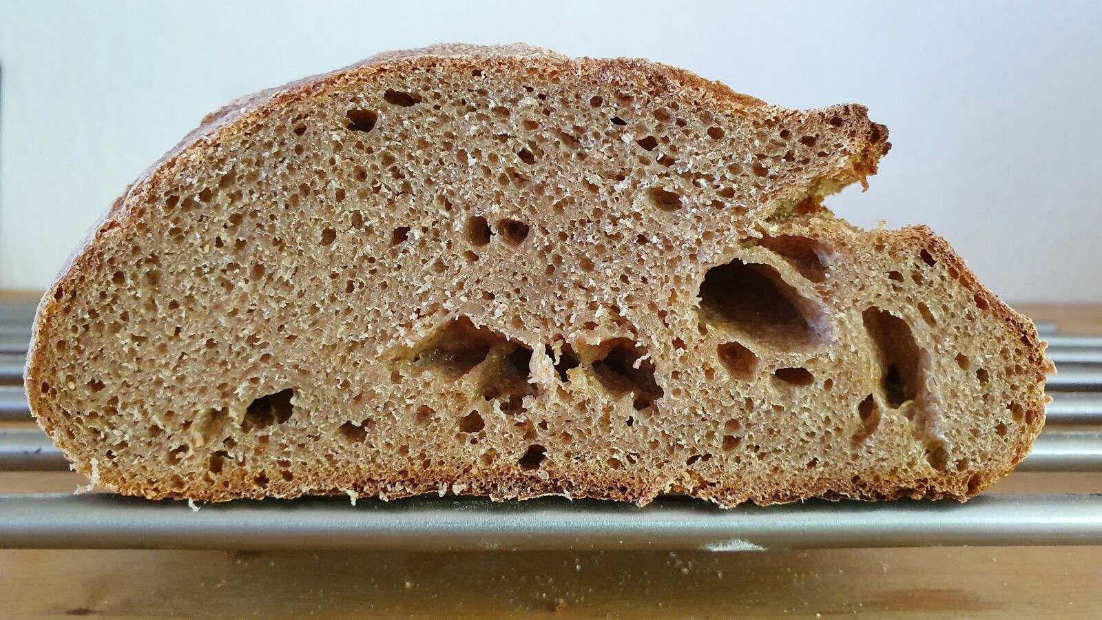 Samsung Galaxy S10e sample photo. Bread, gate, crumb photography