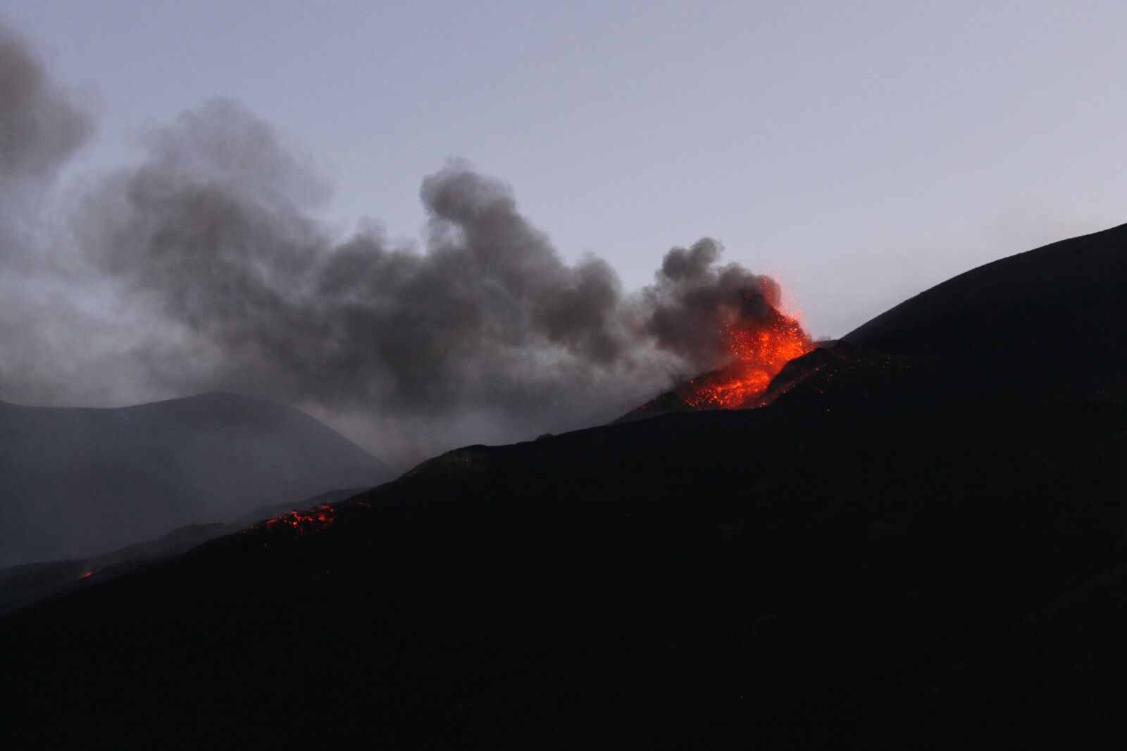 Canon EOS 1100D (EOS Rebel T3 / EOS Kiss X50) sample photo. Eruption, etna, explosion photography