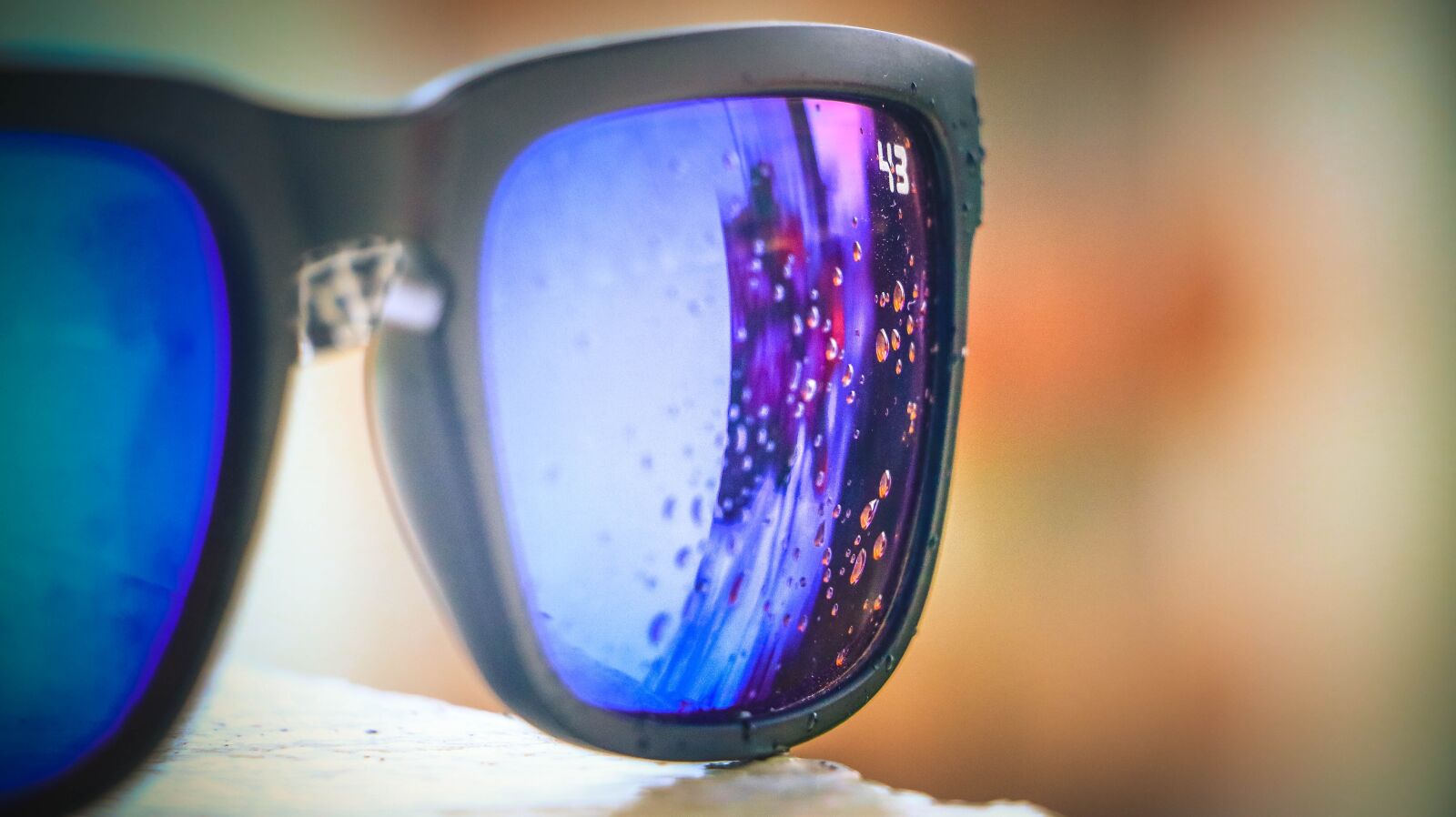 Canon EOS 70D sample photo. Glasses, sunglasses, colorized photography