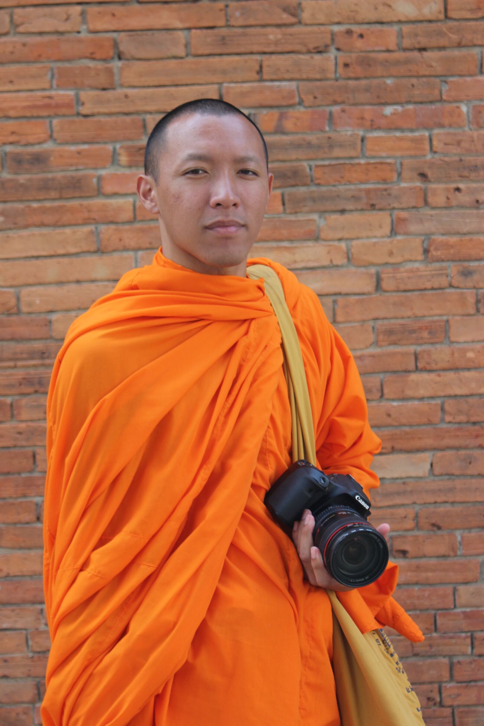 Canon EOS 700D (EOS Rebel T5i / EOS Kiss X7i) sample photo. Thailand monk, monk, face photography