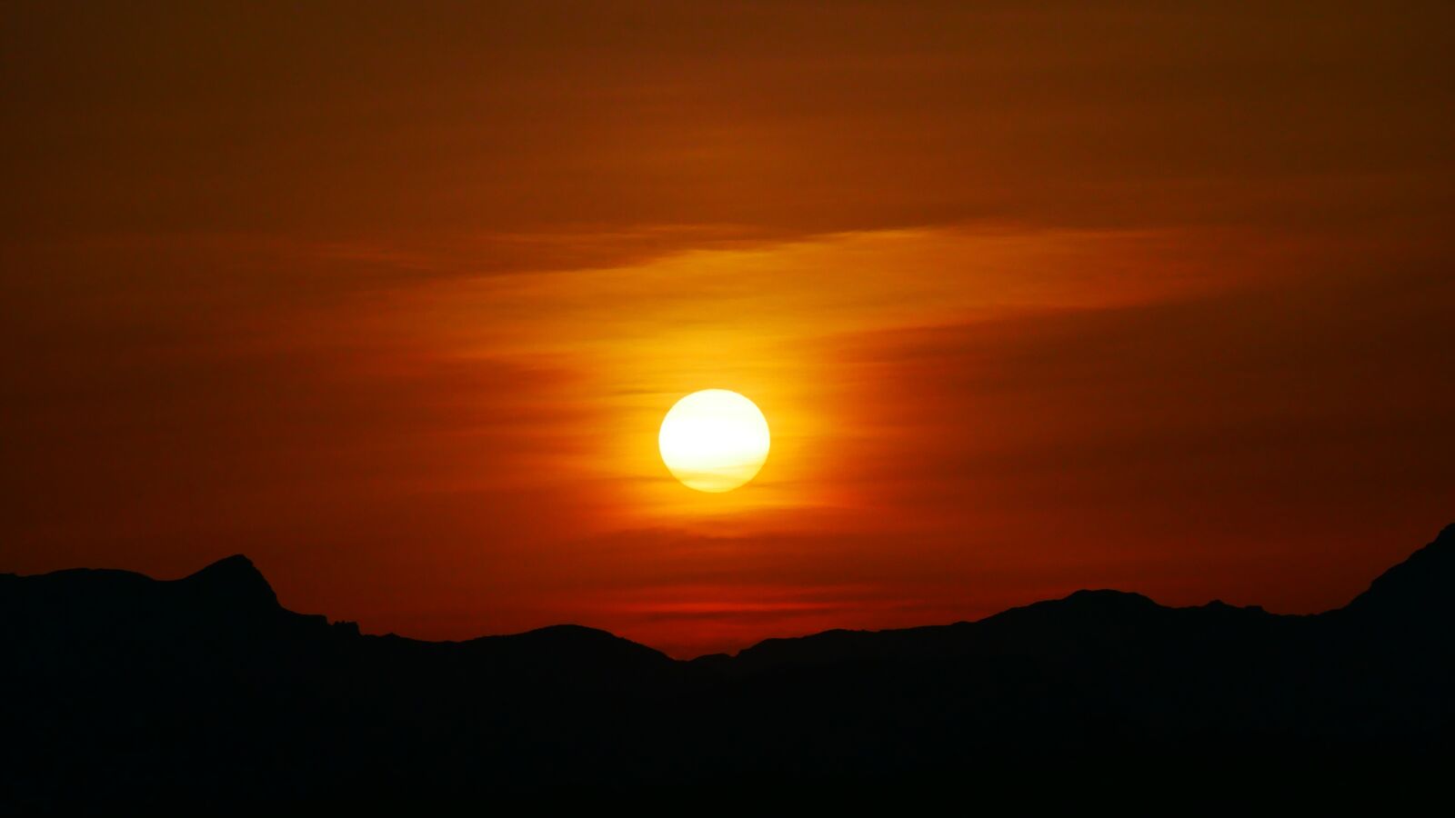 Panasonic Lumix DMC-GX85 (Lumix DMC-GX80 / Lumix DMC-GX7 Mark II) sample photo. Sunset, sea, water photography
