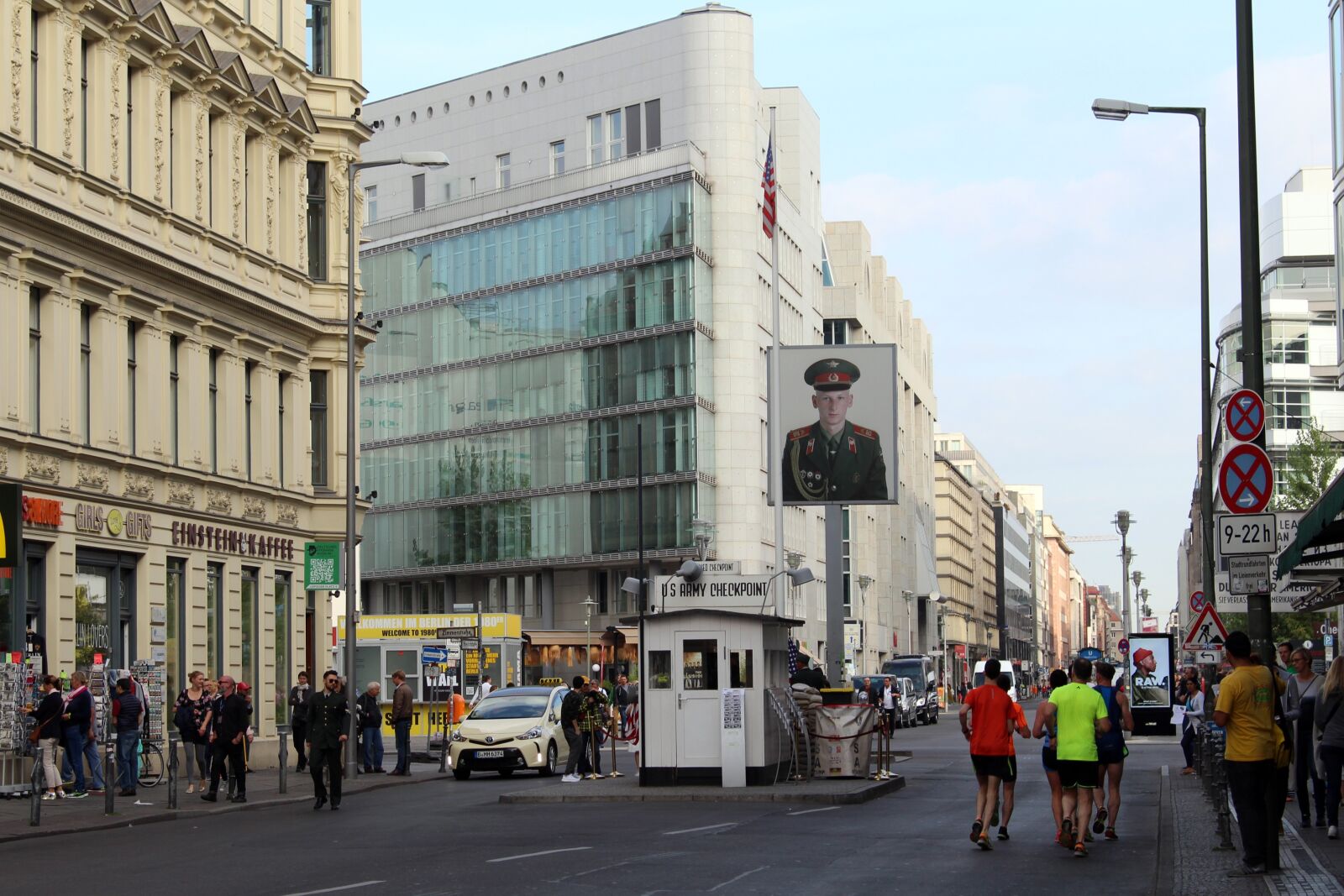Canon EOS 700D (EOS Rebel T5i / EOS Kiss X7i) sample photo. Berlin, checkpoint charlie, berlin photography