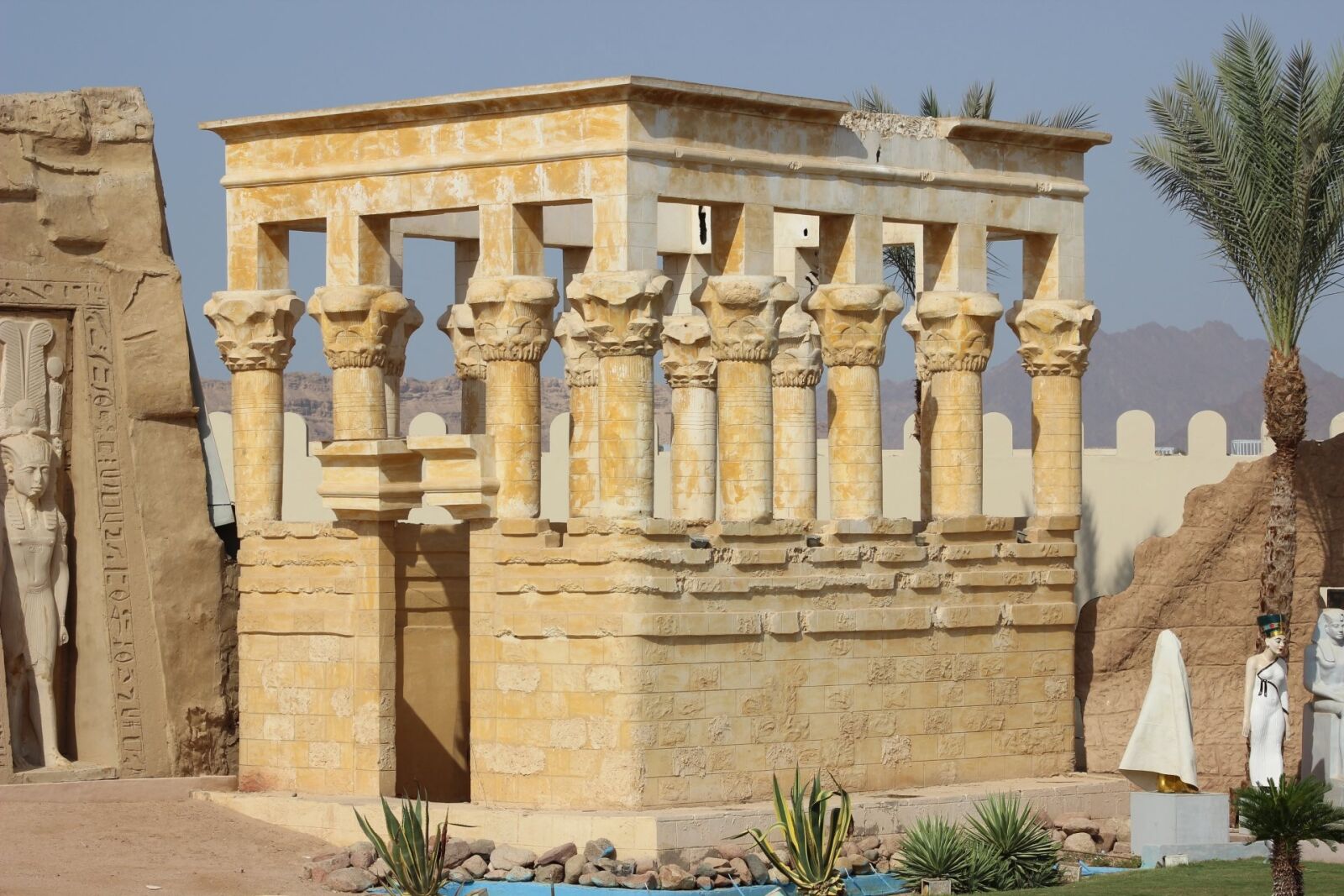 Canon EOS 600D (Rebel EOS T3i / EOS Kiss X5) sample photo. Egyptian temple, historic site photography