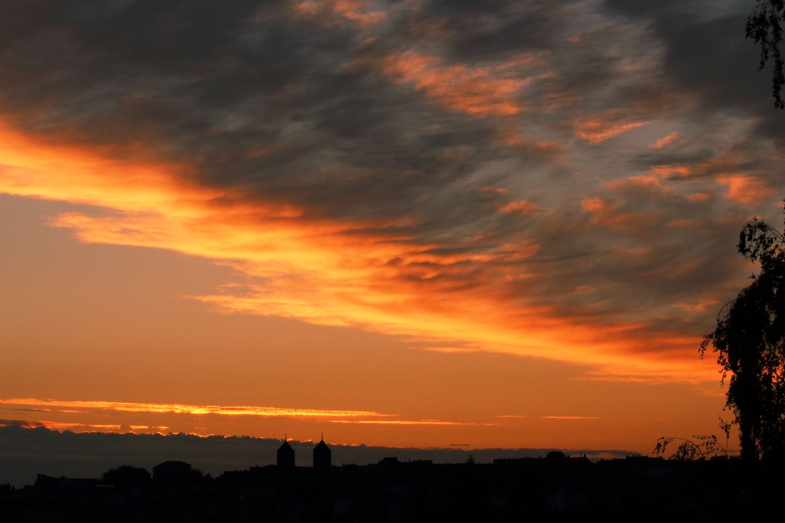 Canon EF-S 55-250mm F4-5.6 IS STM sample photo. Clouds, sun, setting photography