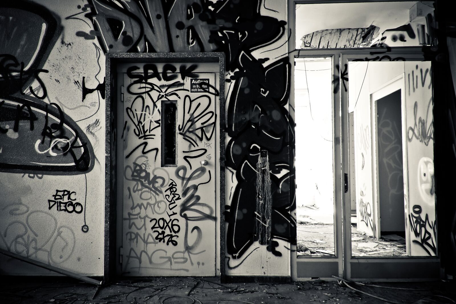 Olympus OM-D E-M10 sample photo. Lost places, office, broken photography