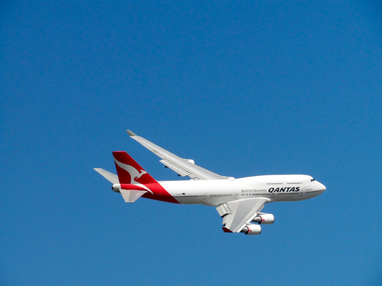 Samsung WB1100F/WB1101F/WB1102F sample photo. Qantas, airlines, plane, on photography