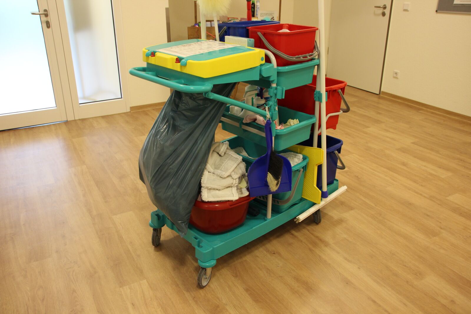 Canon EOS 600D (Rebel EOS T3i / EOS Kiss X5) sample photo. Clean, dare, cleaning photography