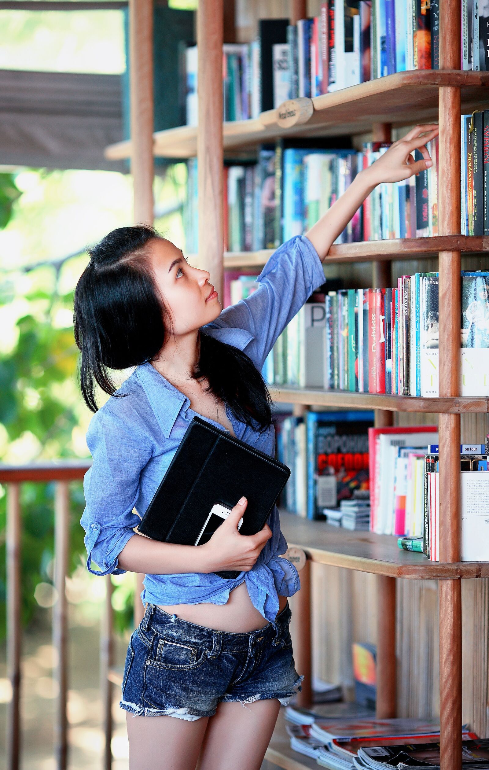 Canon EOS 5D sample photo. Girl, library, education photography