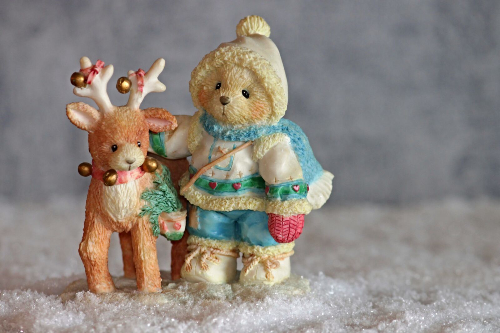 Canon EOS 1100D (EOS Rebel T3 / EOS Kiss X50) sample photo. Figure, bears, reindeer photography