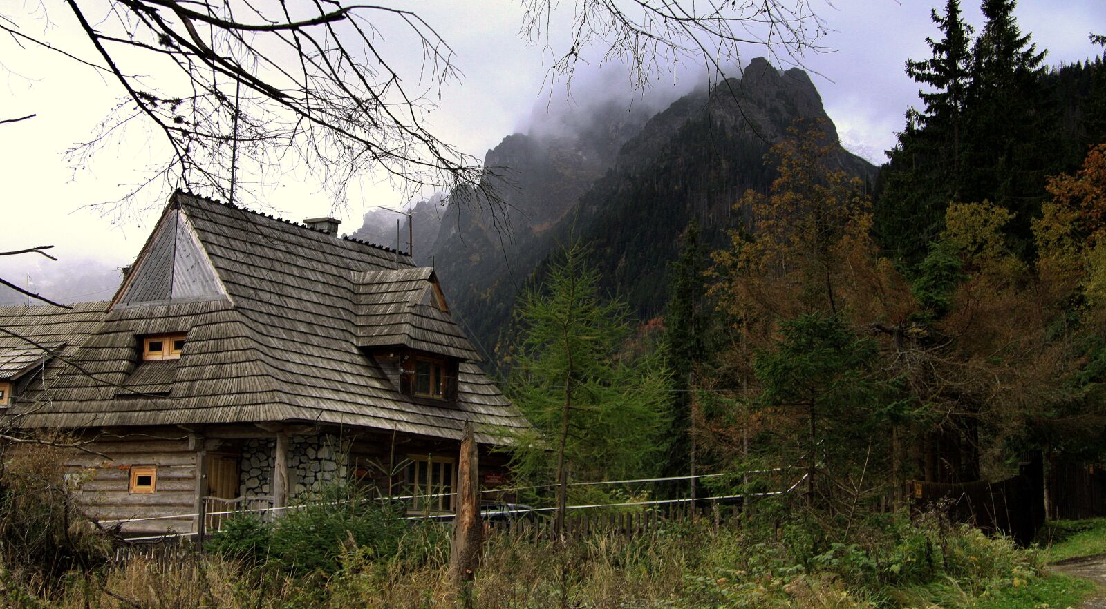 Canon EOS 50D sample photo. Mountains, the wooden building photography
