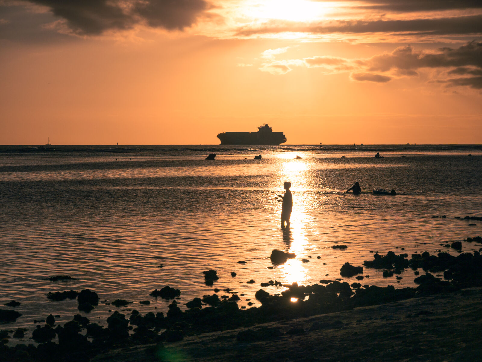 Panasonic Lumix DMC-G85 (Lumix DMC-G80) sample photo. Ala moana beach at photography
