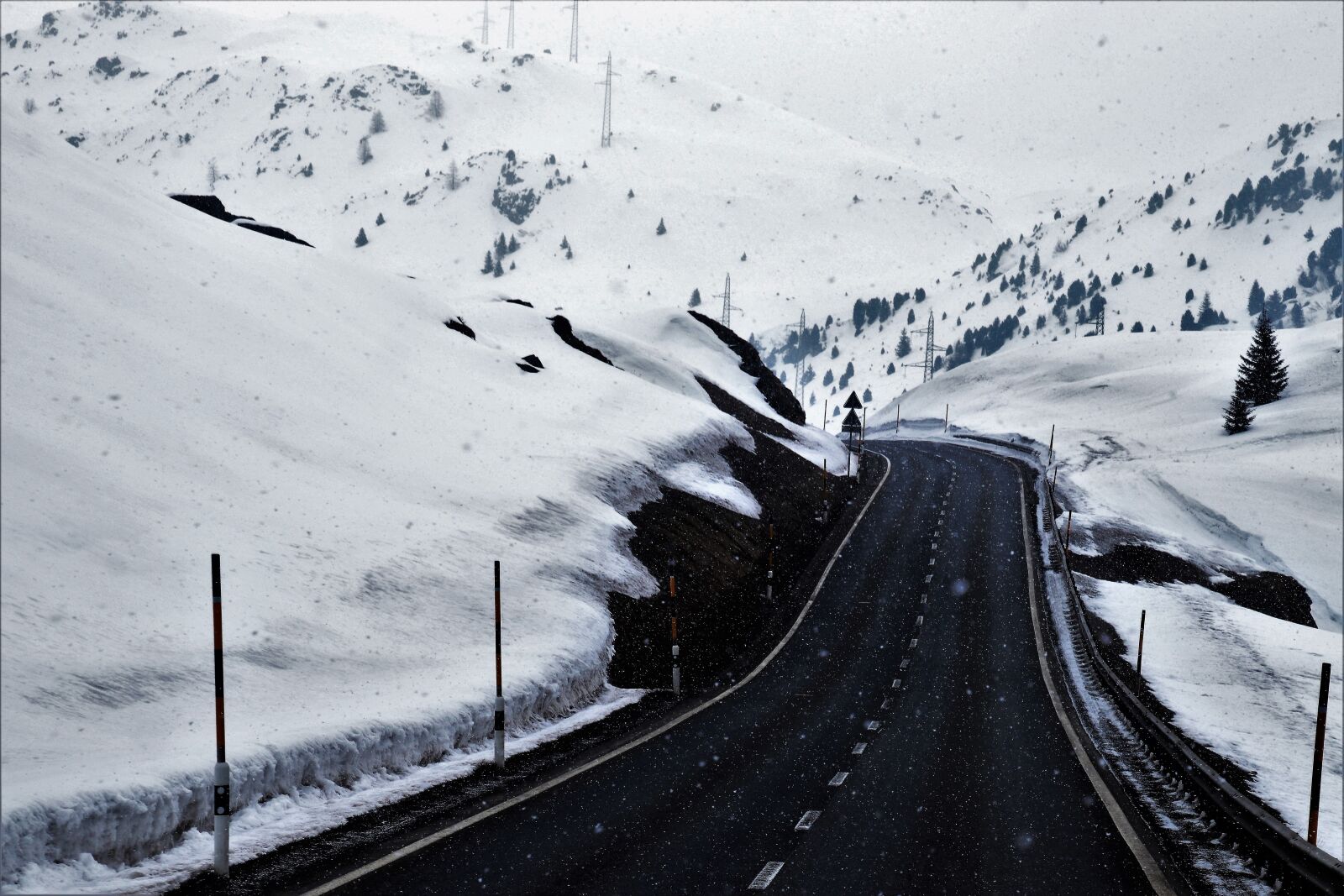 Canon EOS 80D sample photo. Asphalt, the alps, frequency photography
