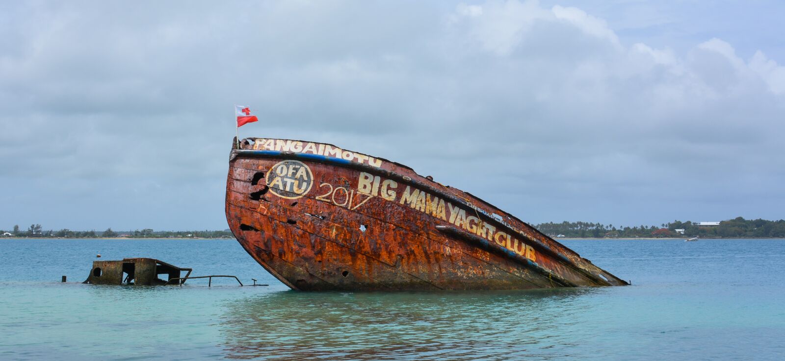 Nikon D5200 sample photo. Shipwreck, ocean, sea photography