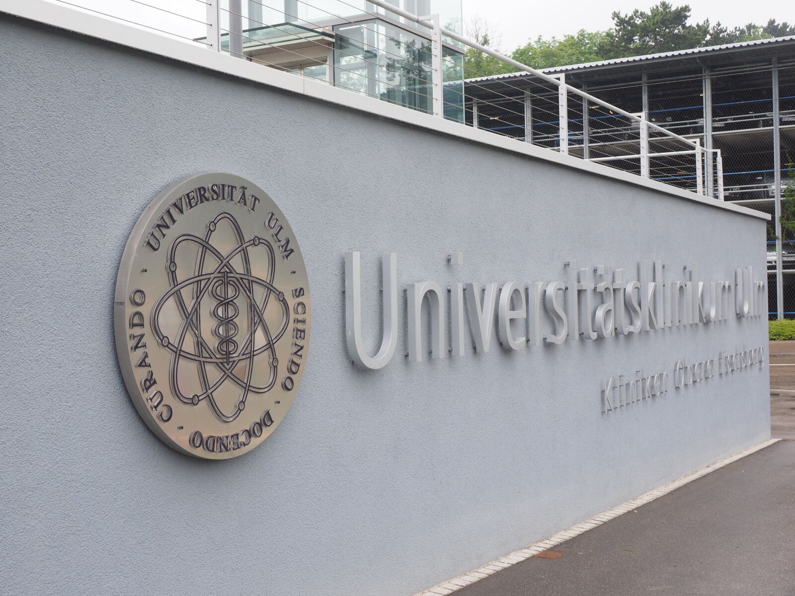Olympus OM-D E-M1 + Olympus M.Zuiko Digital ED 12-40mm F2.8 Pro sample photo. University ulm, emblem, logo photography