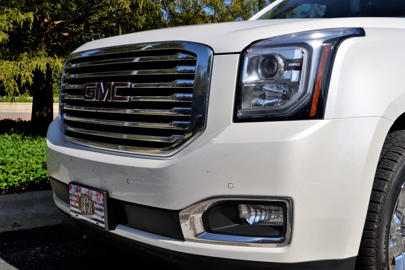 Nikon D3100 sample photo. Gmc yukon, grill, headlamp photography