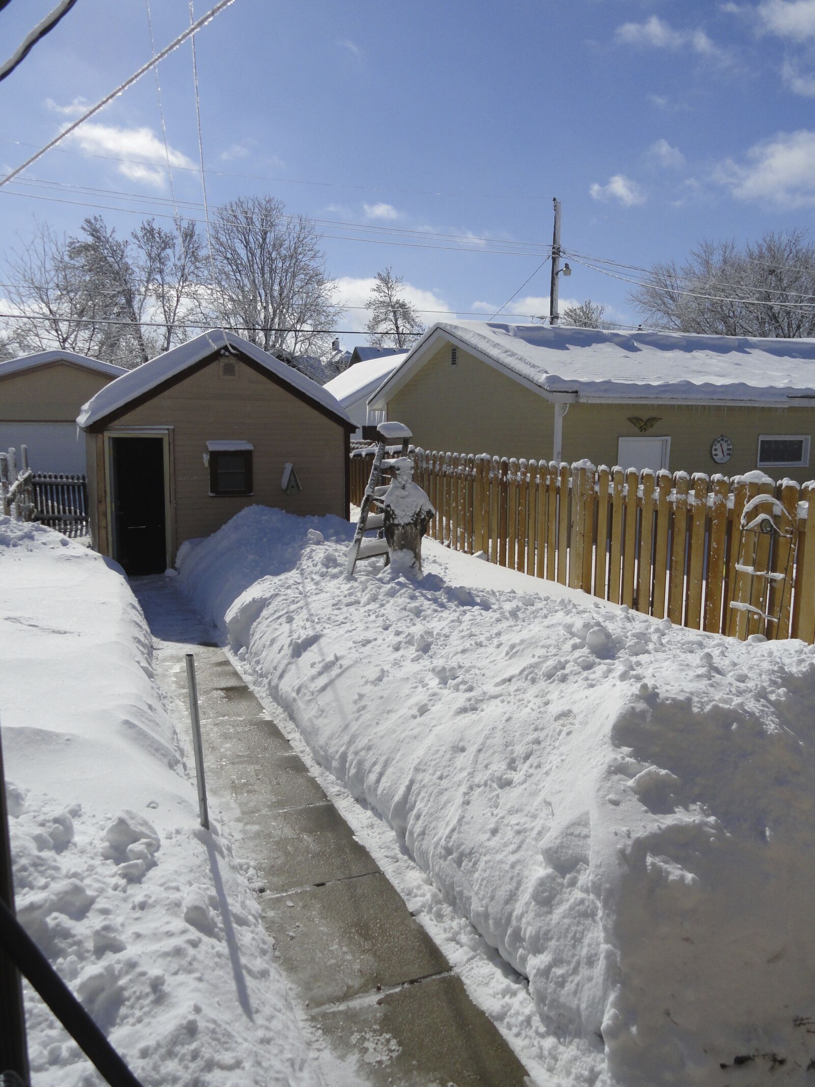Sony Cyber-shot DSC-H55 sample photo. Snow, garage, sidewalk photography