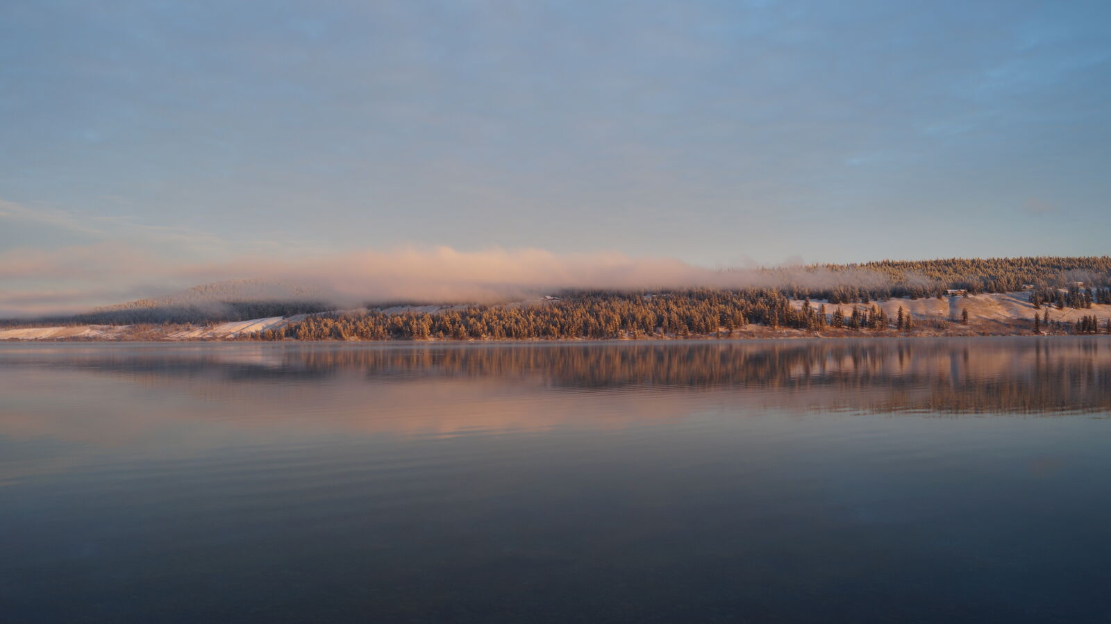 Sony DT 18-55mm F3.5-5.6 SAM II sample photo. Scenic, view, of, lake photography