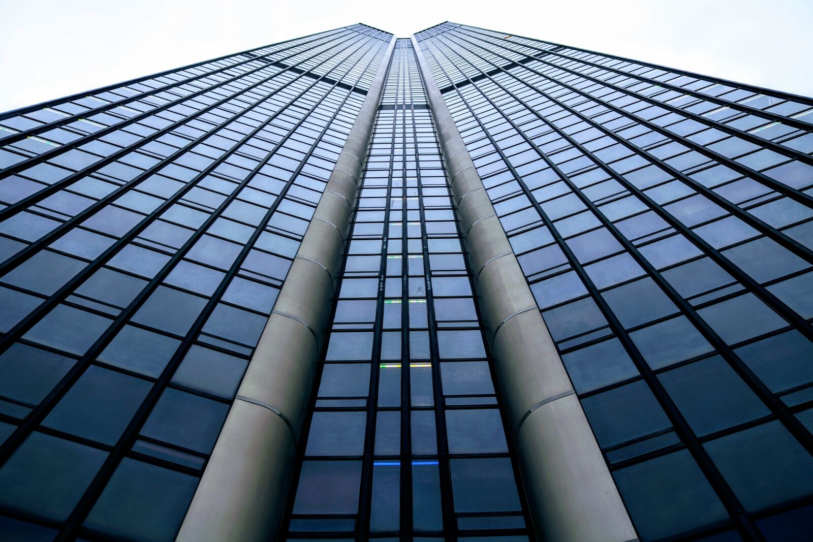 Canon EOS 750D (EOS Rebel T6i / EOS Kiss X8i) sample photo. Glass, architecture, futuristic photography