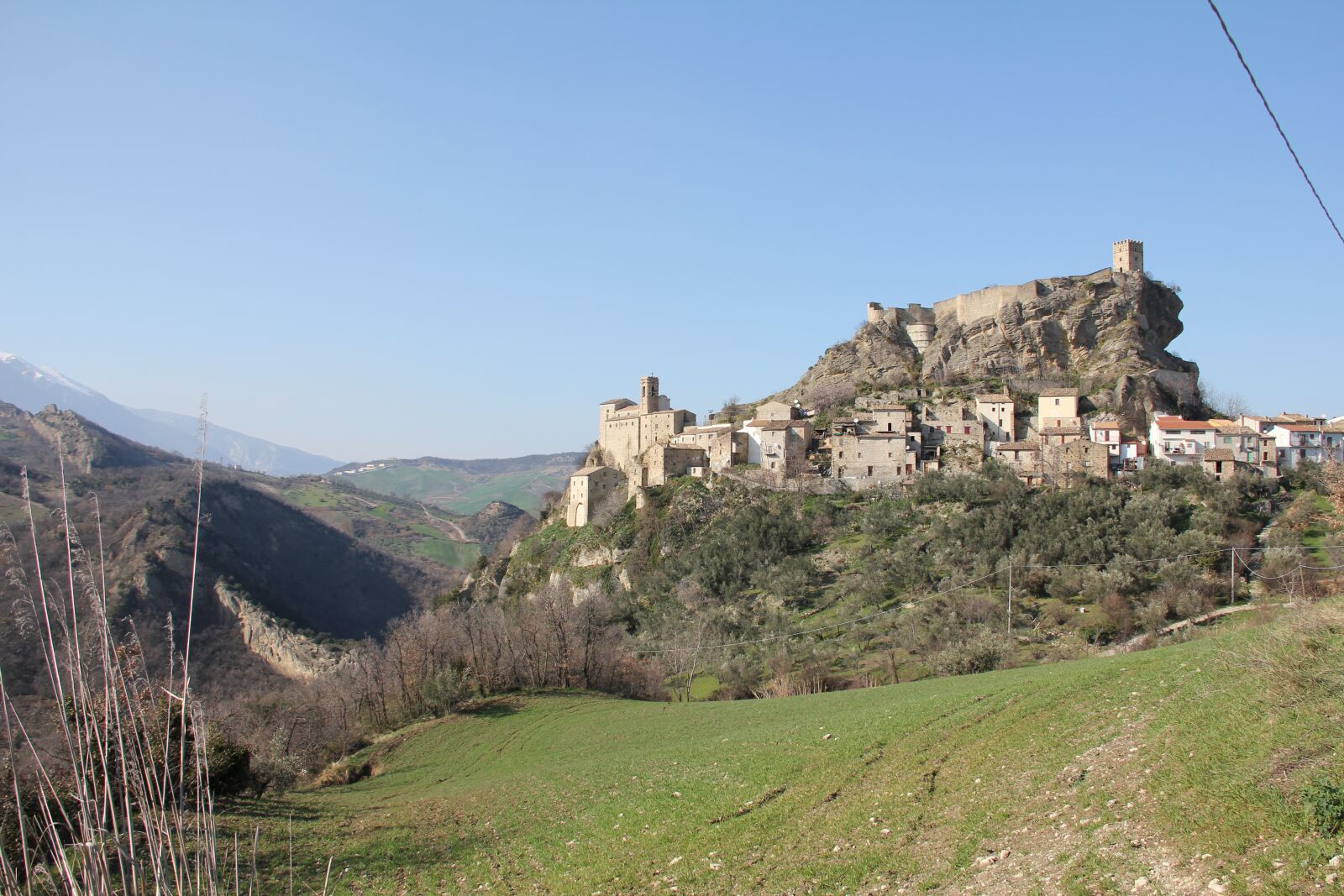 Canon EF-S 18-135mm F3.5-5.6 IS sample photo. Castle, roccascalegna, medieval photography
