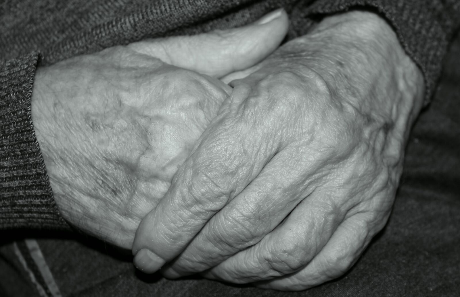 Canon EOS 1200D (EOS Rebel T5 / EOS Kiss X70 / EOS Hi) sample photo. Hands, old man, tired photography