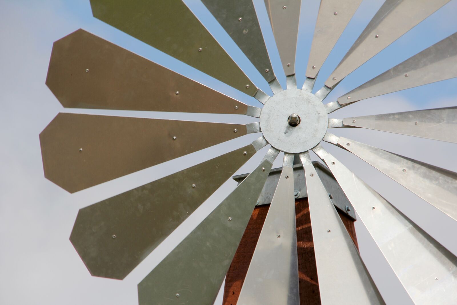 Canon EOS 60D sample photo. Pinwheel, metal, wind photography