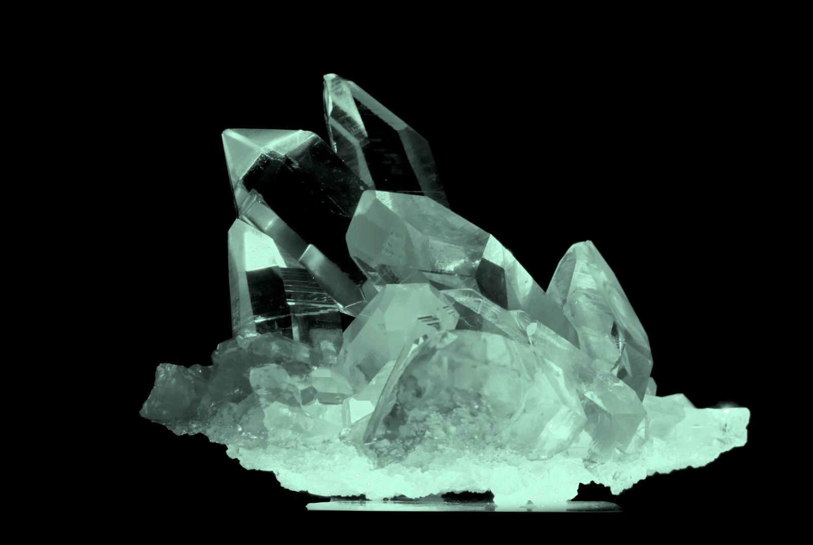Sony Cyber-shot DSC-RX10 III sample photo. Rock crystal, background, crystal photography