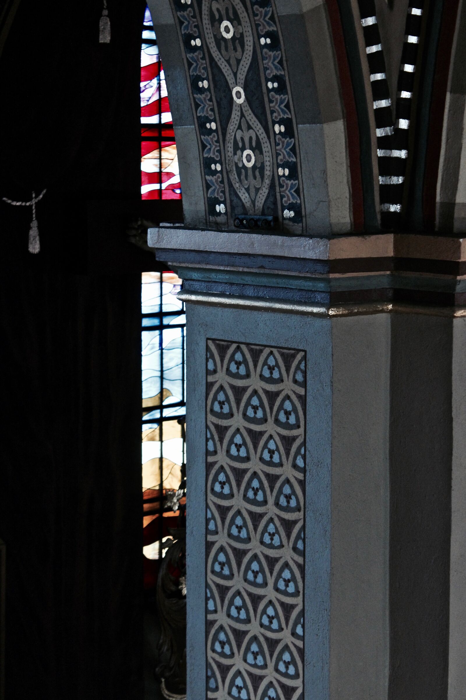 Canon EOS 600D (Rebel EOS T3i / EOS Kiss X5) sample photo. Pillar, stained, glass, stone photography