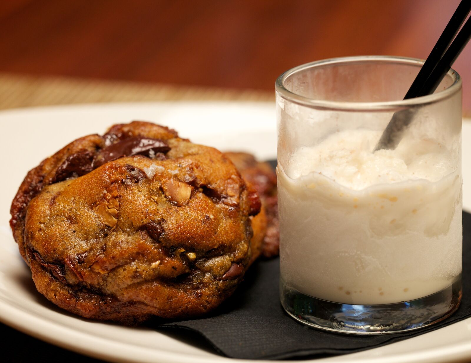 Canon EOS 5D Mark II sample photo. Dessert, cookie, milkshake photography