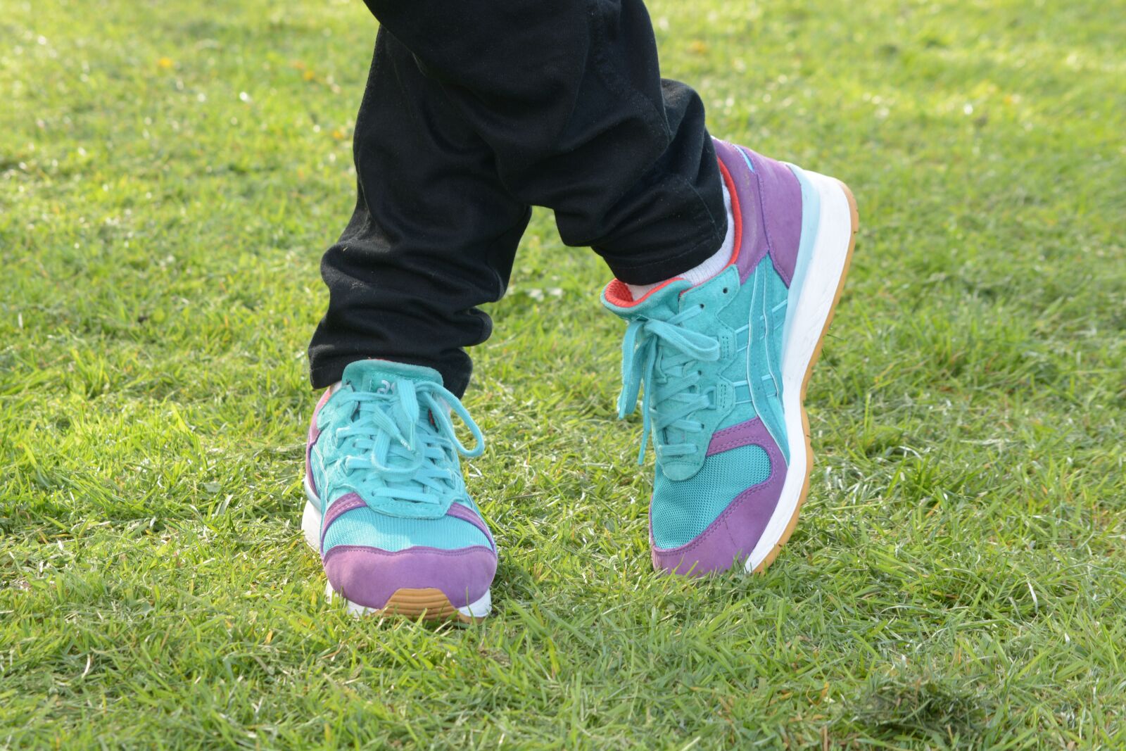 Nikon D7100 sample photo. Shoes, standing, sneakers photography