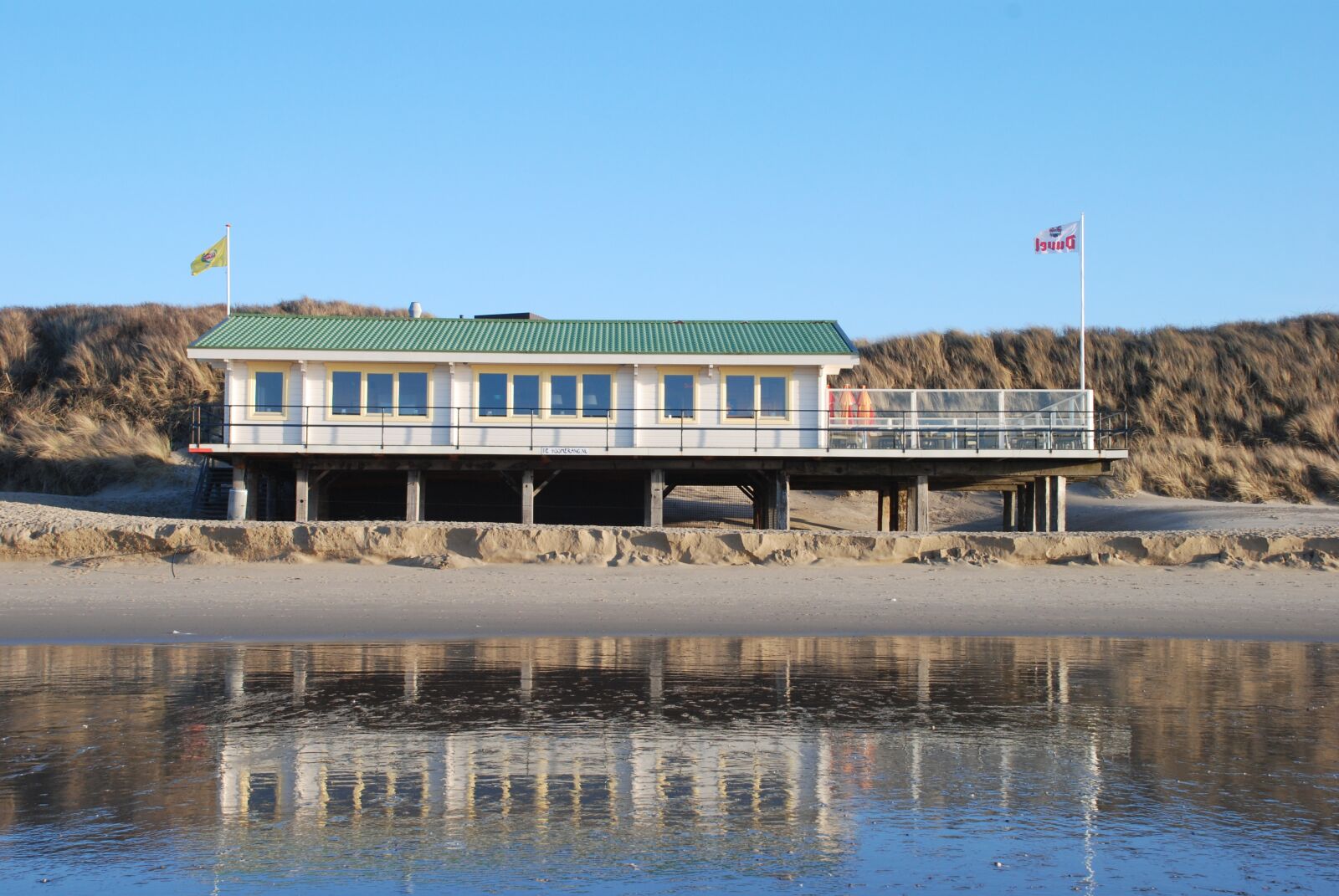 Nikon D80 sample photo. Mirroring, beach cafe, netherlands photography