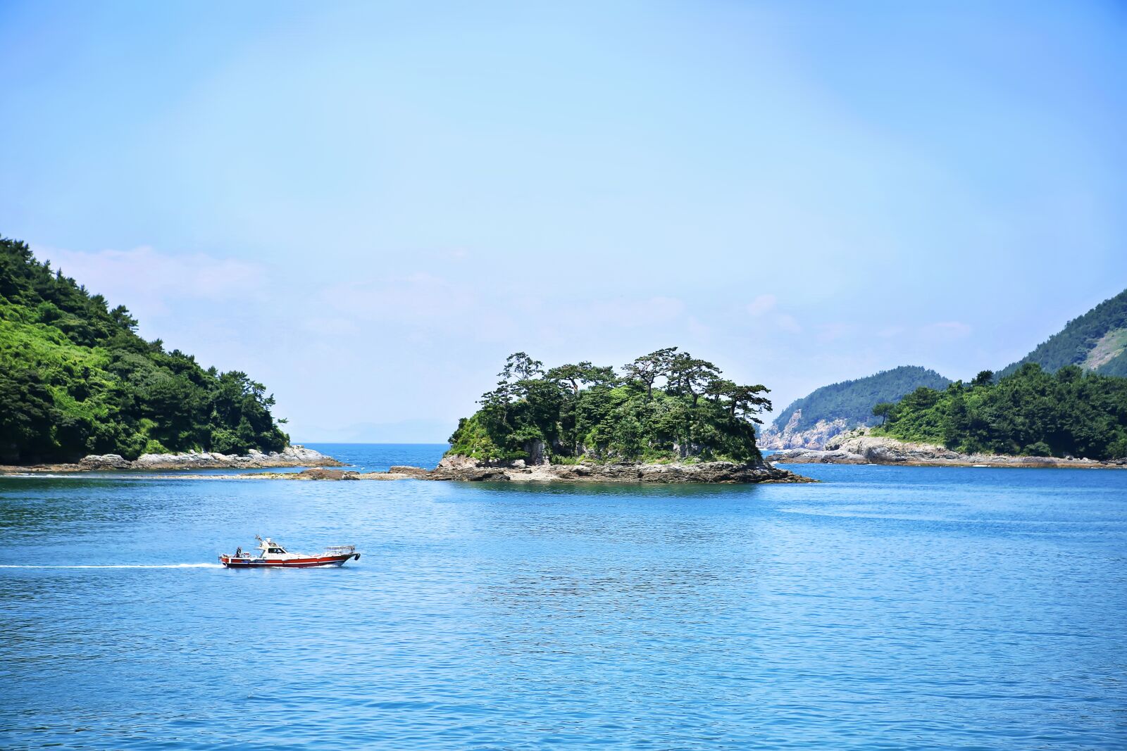 Canon EF 24-70mm F2.8L USM sample photo. Sea, island, times photography