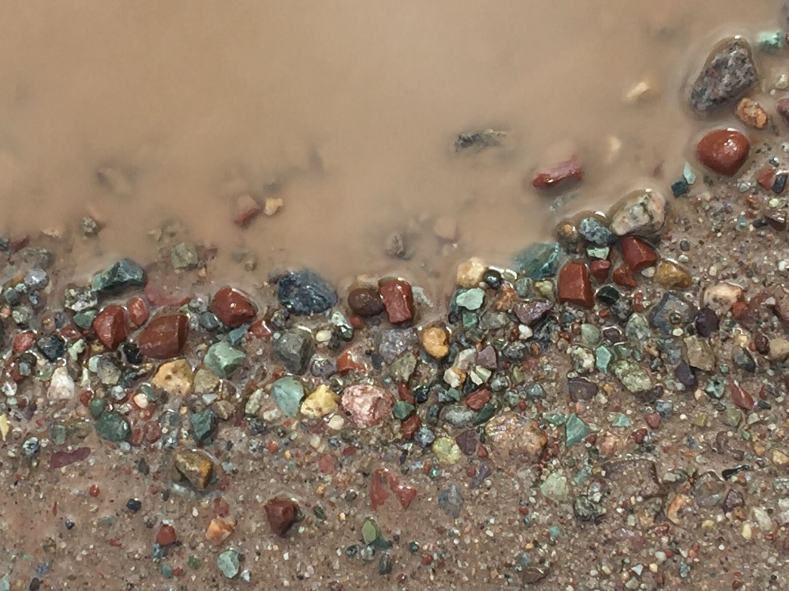 iPhone 6 Plus back camera 4.15mm f/2.2 sample photo. River, pebbles, sand photography