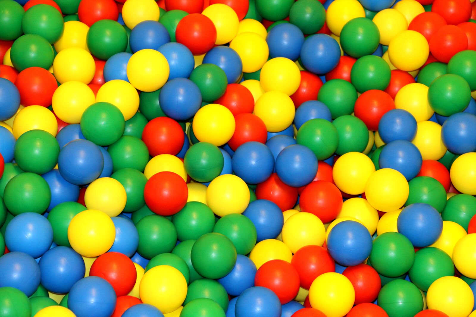 Canon EOS 70D sample photo. Game balls, toys, colorful photography
