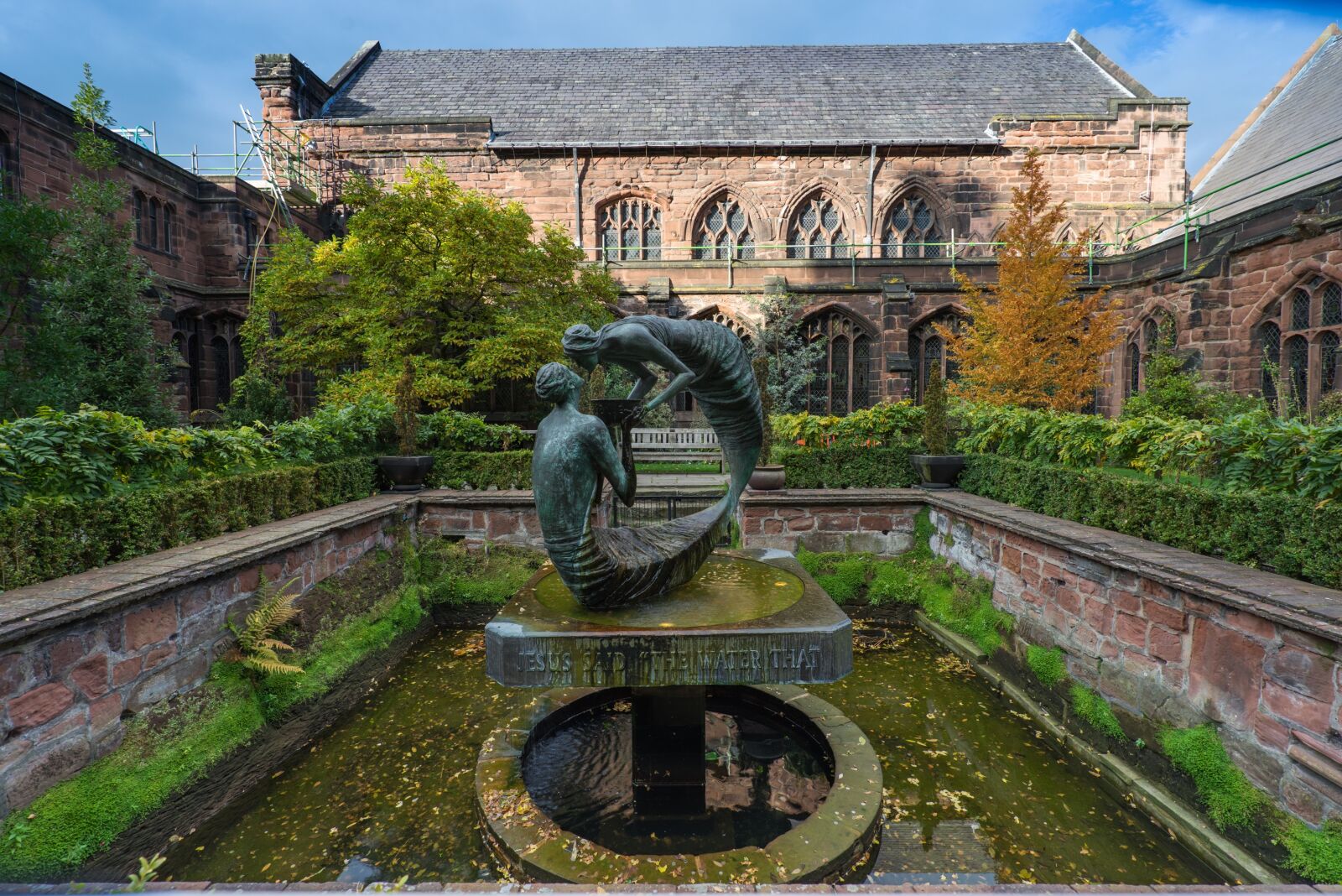 Sony a7R + Sony Vario-Tessar T* FE 16-35mm F4 ZA OSS sample photo. Chester cathedral, architecture, statue photography