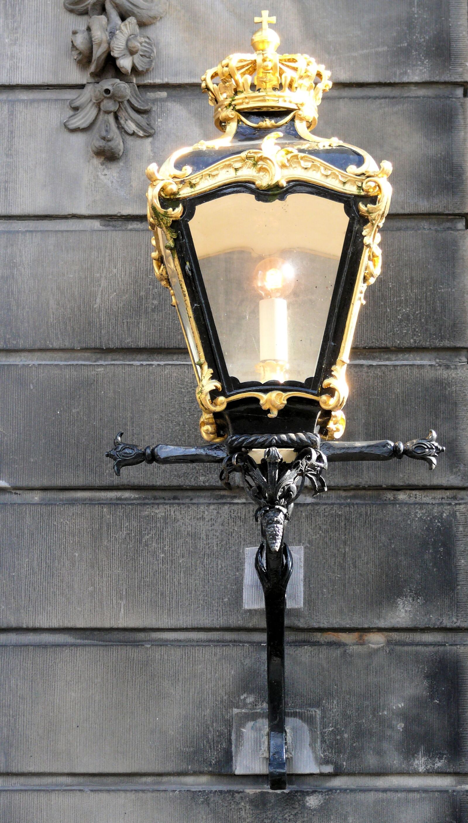 Panasonic DMC-FZ50 sample photo. Lantern, the hague, long photography