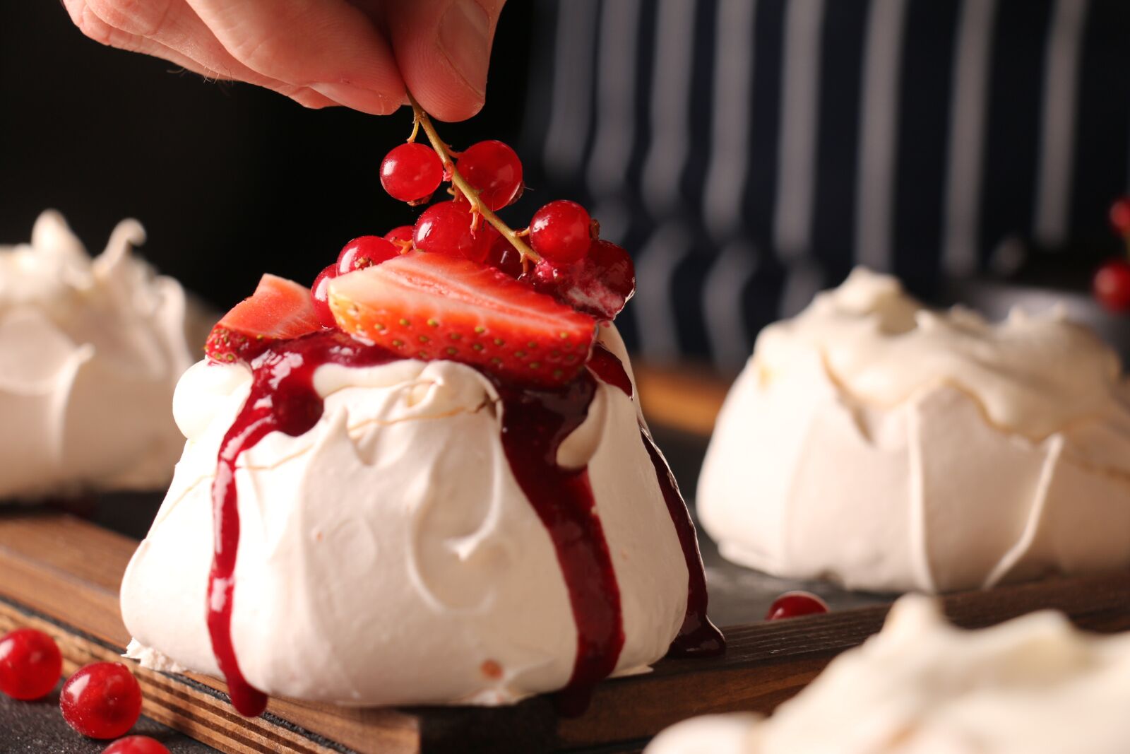 Canon EOS 70D sample photo. Bizet, strawberry, redcurrant photography
