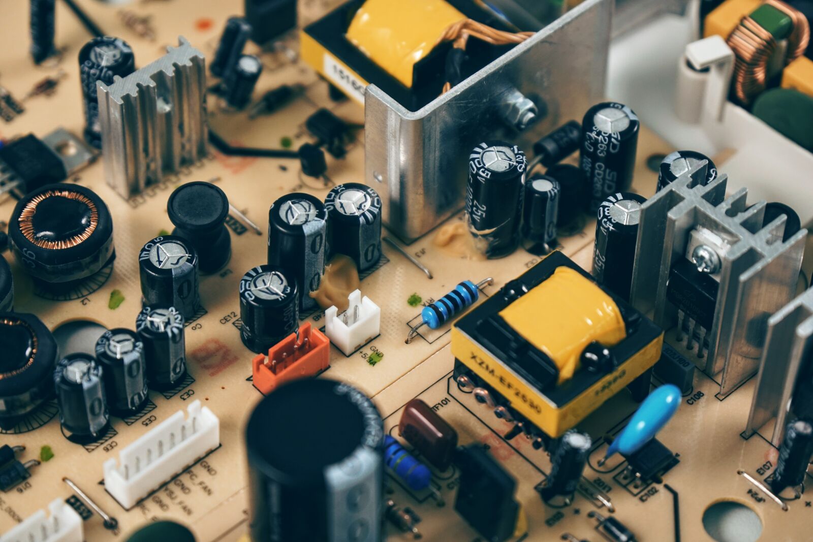 Sony a6300 + Sony Vario-Tessar T* E 16-70mm F4 ZA OSS sample photo. Circuit, circuit board, resistor photography