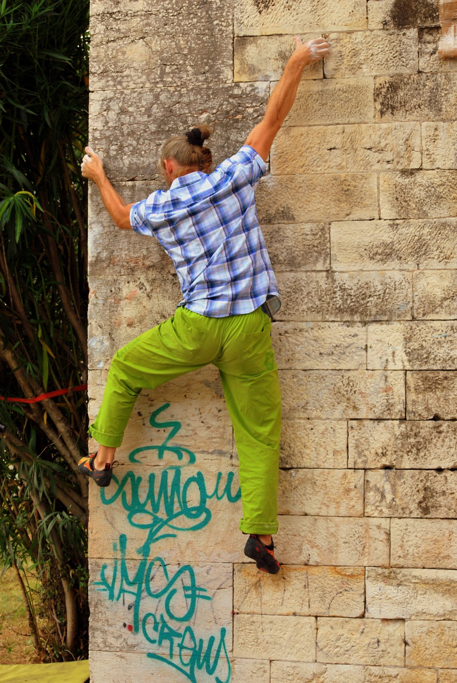 Nikon D60 sample photo. Street boulder, rock climbing photography