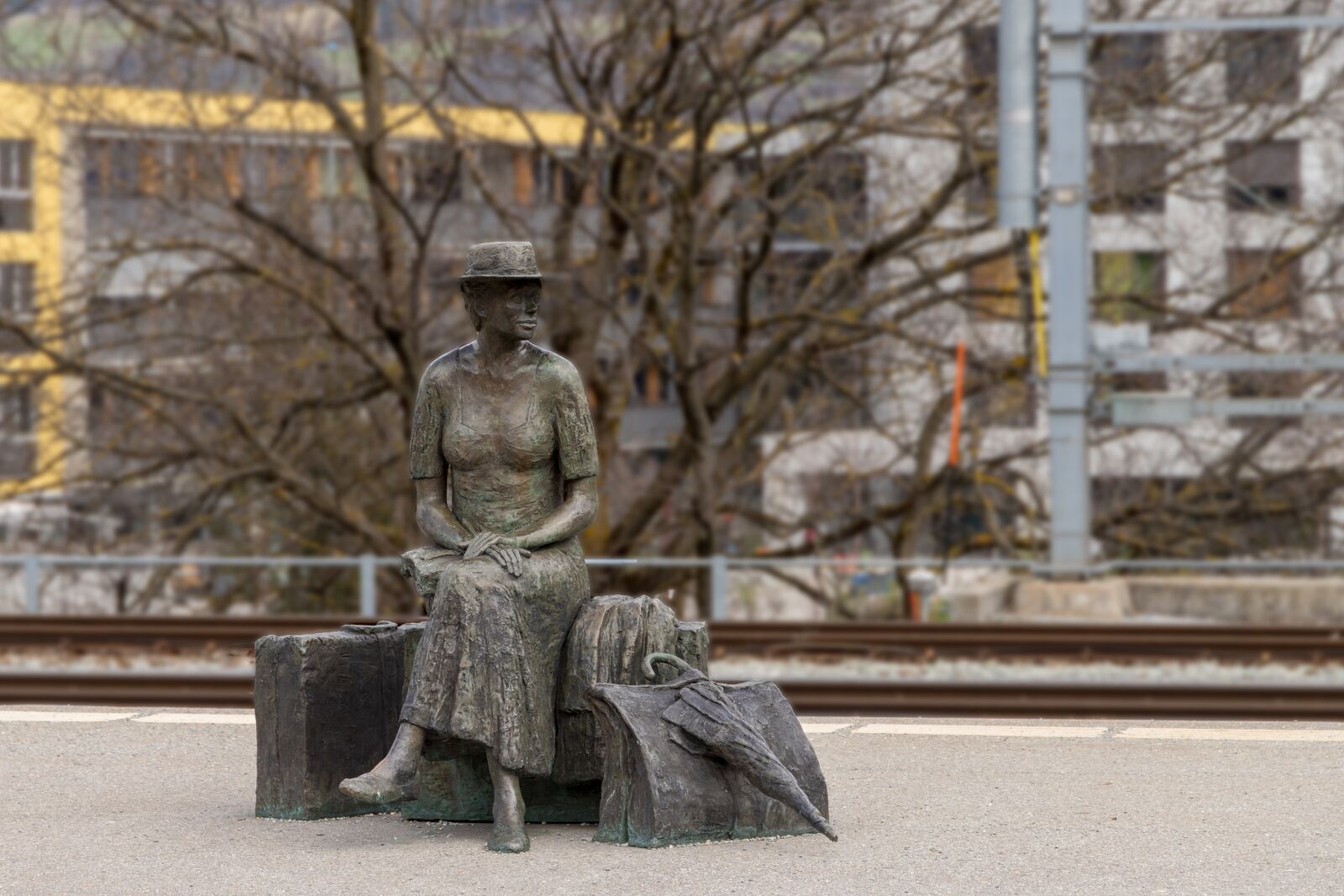 Canon EOS 6D Mark II sample photo. Thusis, railway station, sculpture photography