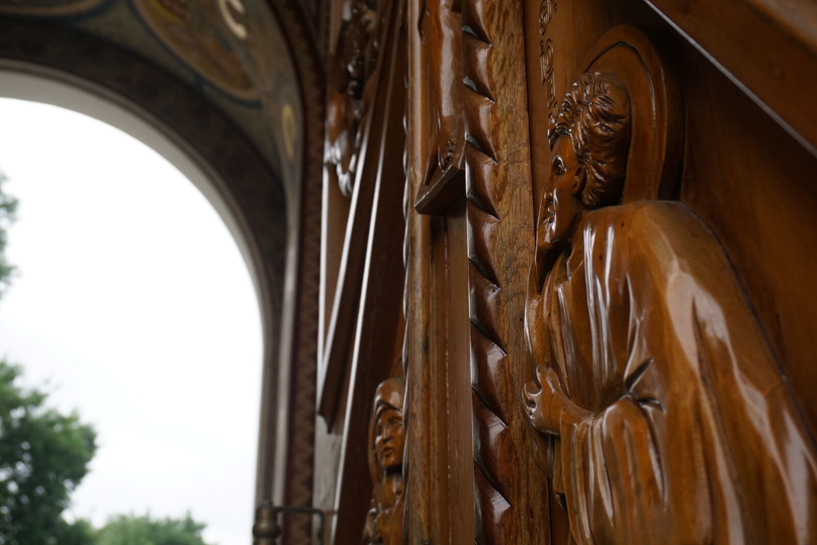 Sony E 16-50mm F3.5-5.6 PZ OSS sample photo. Church, sculpture photography