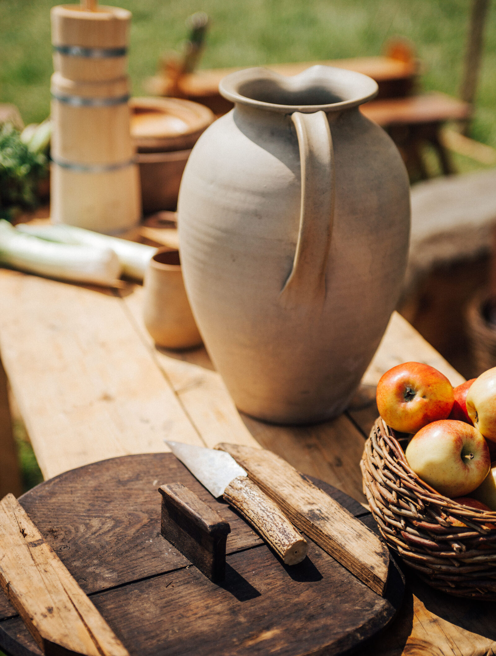 Canon EF 28-70mm f/2.8L USM sample photo. Apples, art, basket, blur photography