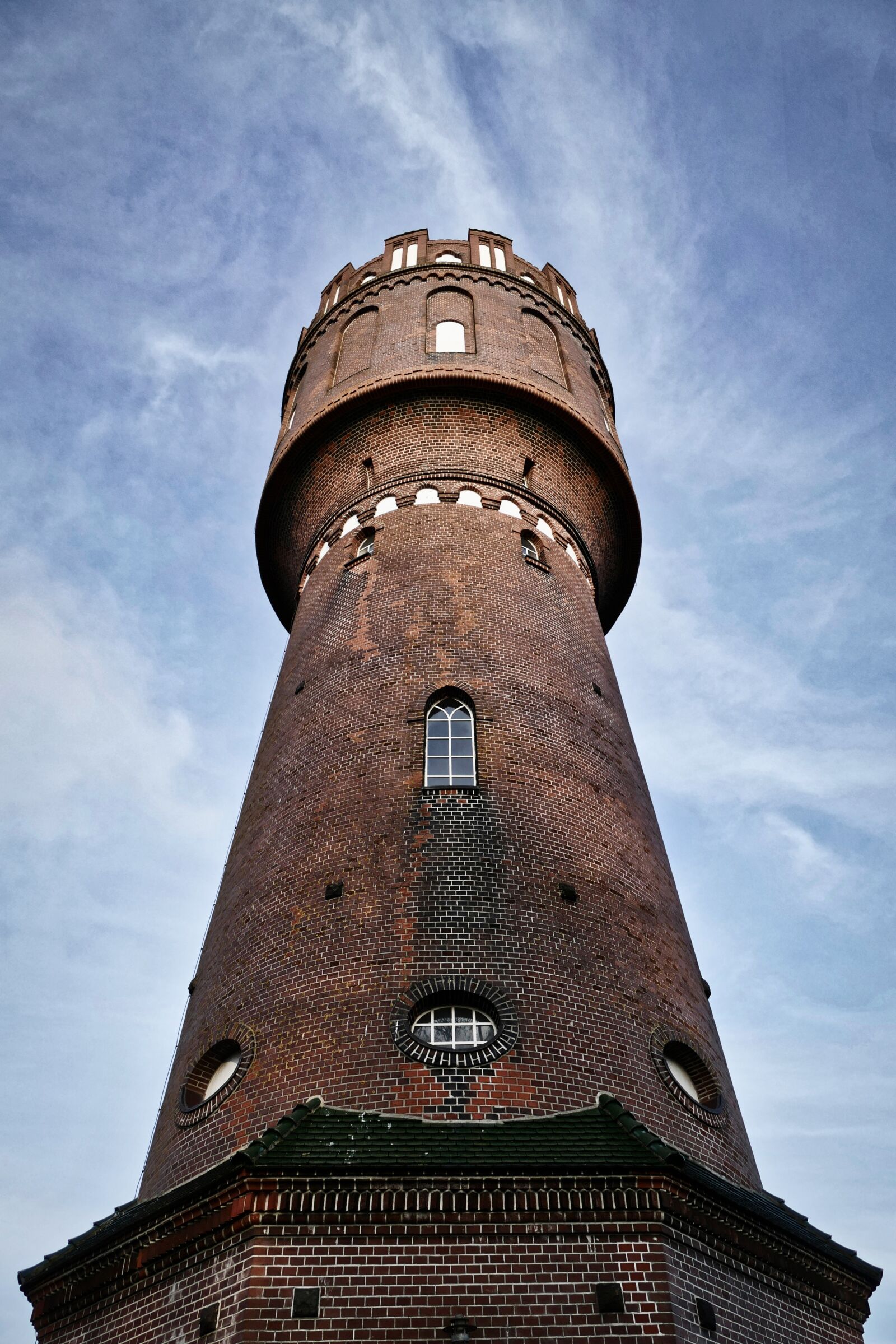Panasonic Lumix DMC-FZ1000 sample photo. Water tower, brick, architecture photography