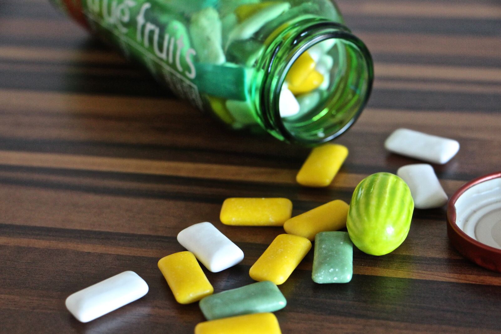 Canon EOS 700D (EOS Rebel T5i / EOS Kiss X7i) sample photo. Chewing gum, color, vessel photography