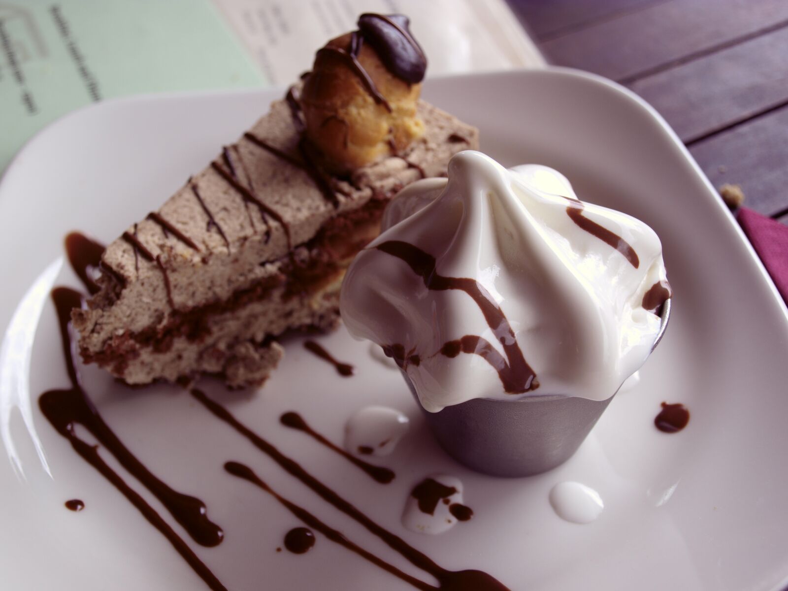 Olympus E-420 (EVOLT E-420) sample photo. Desserts, plate, cheesecake photography
